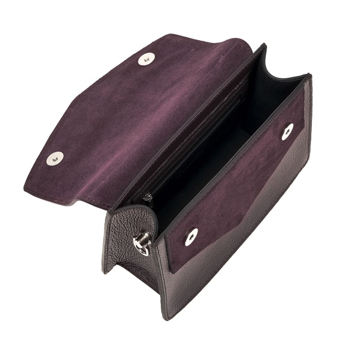 Товар фиолетового цвета с внутренней стороны