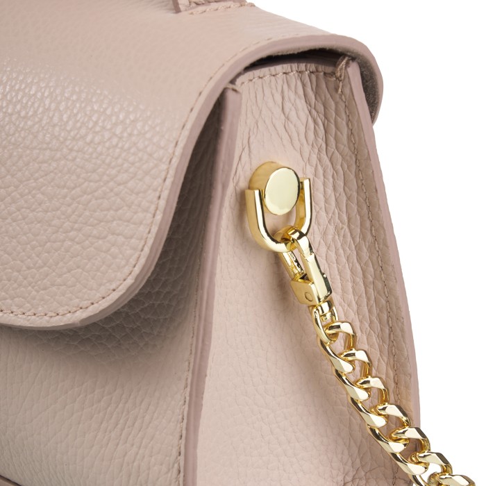 Товар бежевого цвета с внутренней стороны