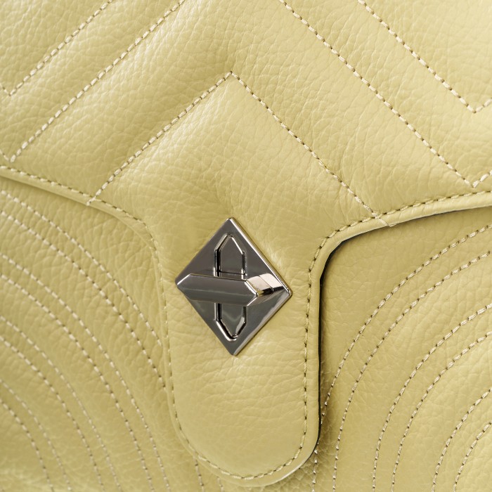 5946s-67 сумка женская по цене 16700 руб вид справа