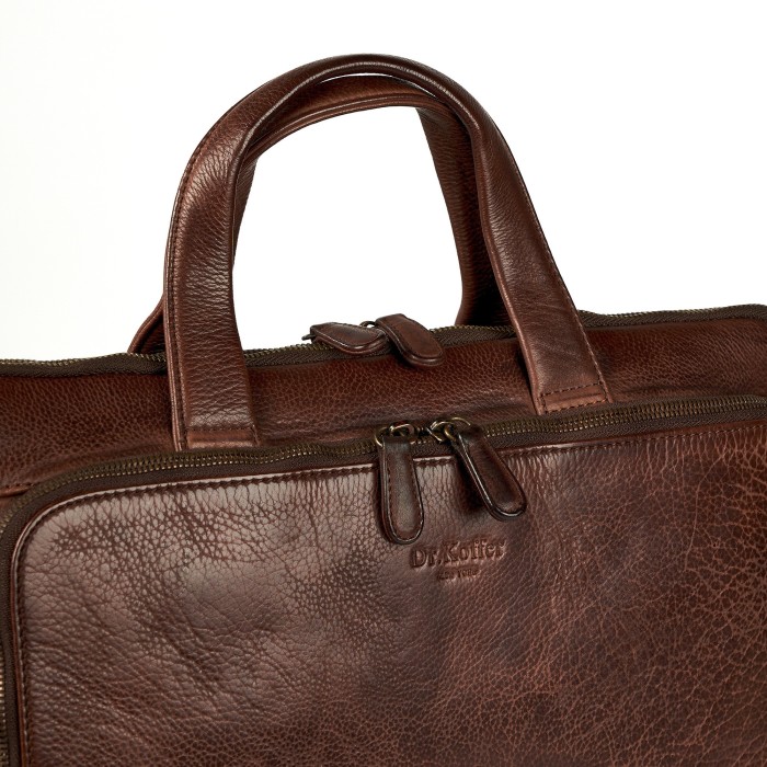 Товар коричневого цвета с внутренней стороны