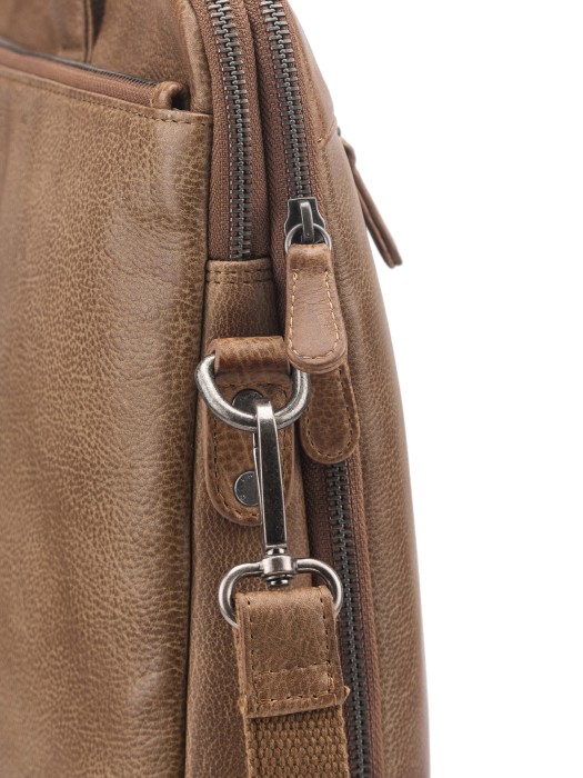 Товар коричневого цвета с внутренней стороны