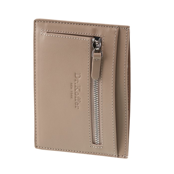 Товар бежевого цвета с внутренней стороны