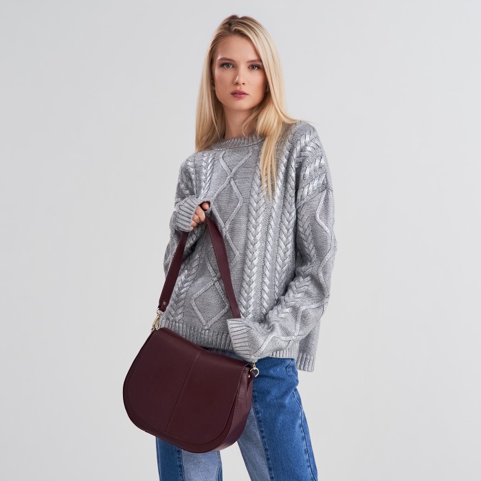 Товар красного цвета с внутренней стороны