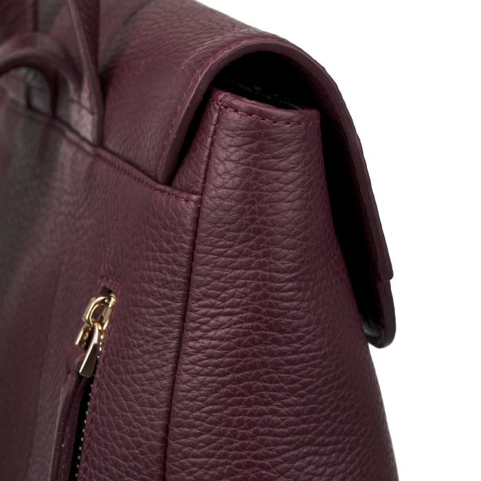 Товар фиолетового цвета с внутренней стороны