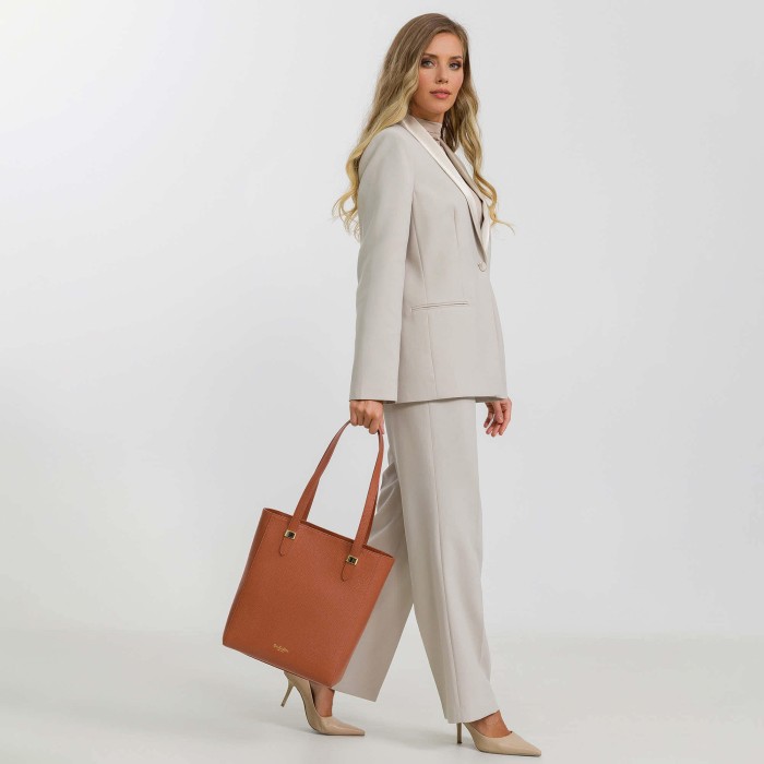 7030br-58 сумка женская по цене 25900 руб вид справа