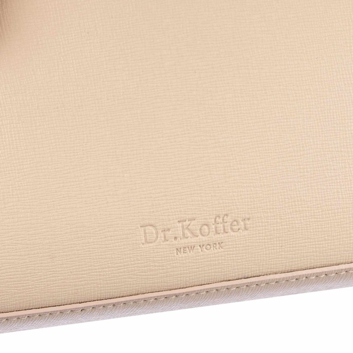 Товар бежевого цвета с внутренней стороны