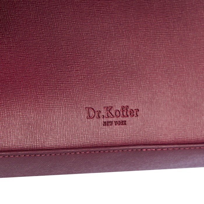 Товар красного цвета с внутренней стороны