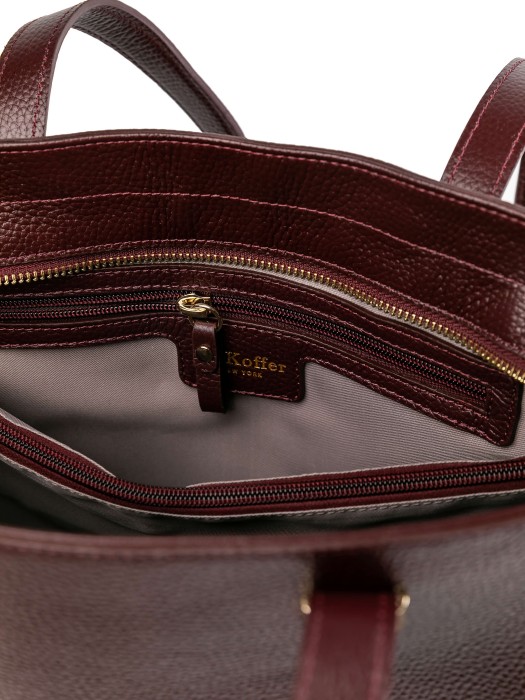 Товар красного цвета с внутренней стороны