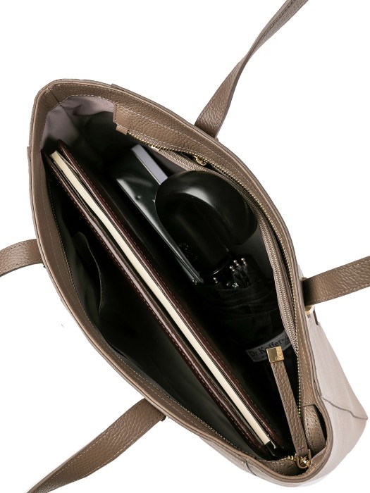 Товар бежевого цвета с внутренней стороны