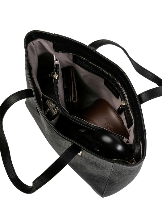 Товар черного цвета с внутренней стороны