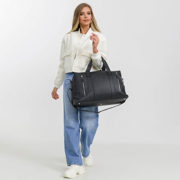 Товар черного цвета с внутренней стороны