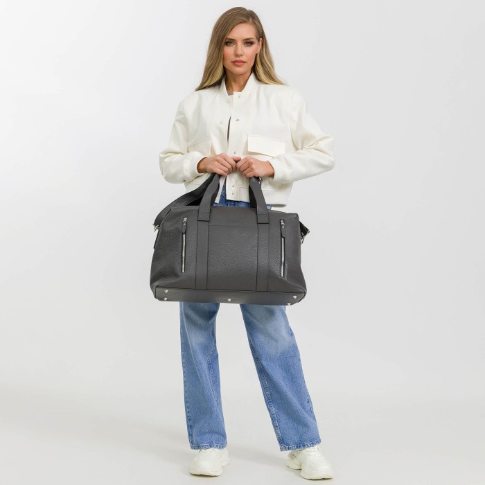 8010b-77 сумка дорожная от бренда dr.koffer вид слева