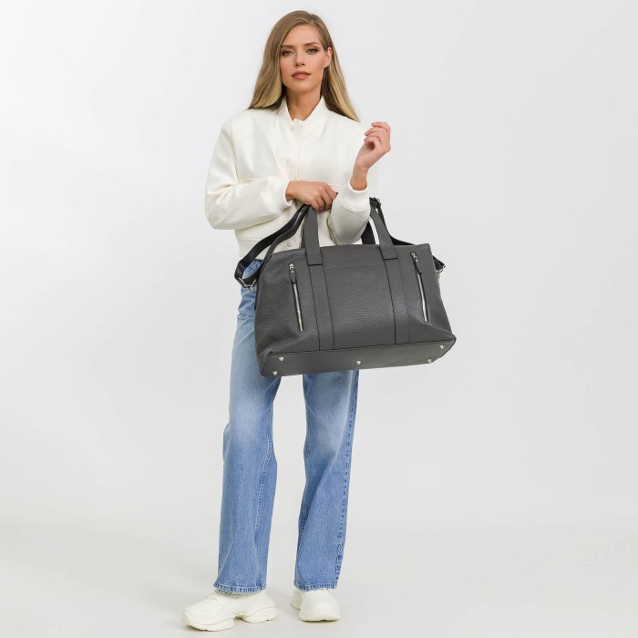 Товар серого цвета с внутренней стороны