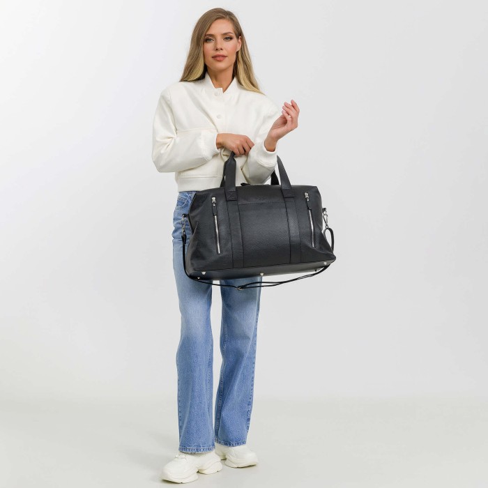 Товар черного цвета с внутренней стороны