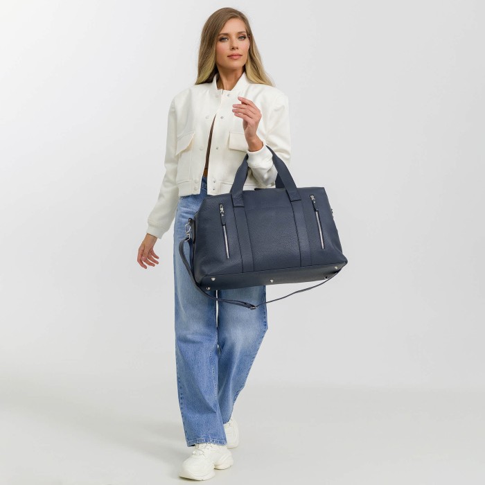 Товар синего цвета с внутренней стороны