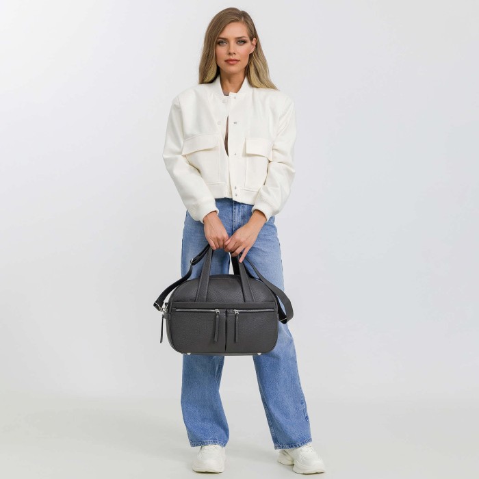 8023b-77 сумка дорожная от бренда dr.koffer вид слева