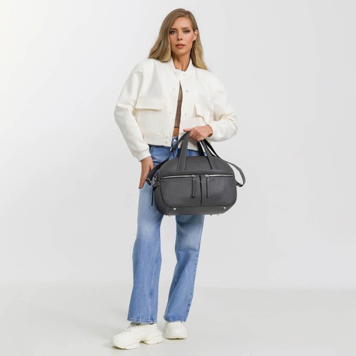 Товар серого цвета с внутренней стороны