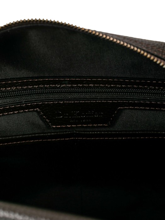 Товар коричневого цвета с внутренней стороны