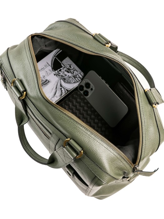 Товар зеленого цвета с внутренней стороны