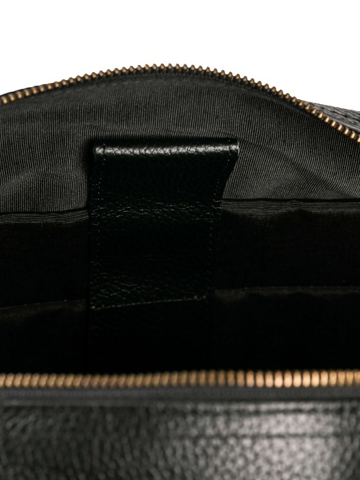 Товар черного цвета с внутренней стороны