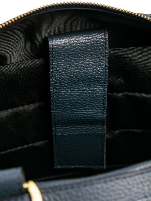 Товар синего цвета с внутренней стороны