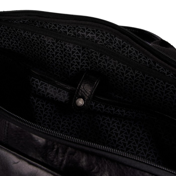 Товар черного цвета с внутренней стороны