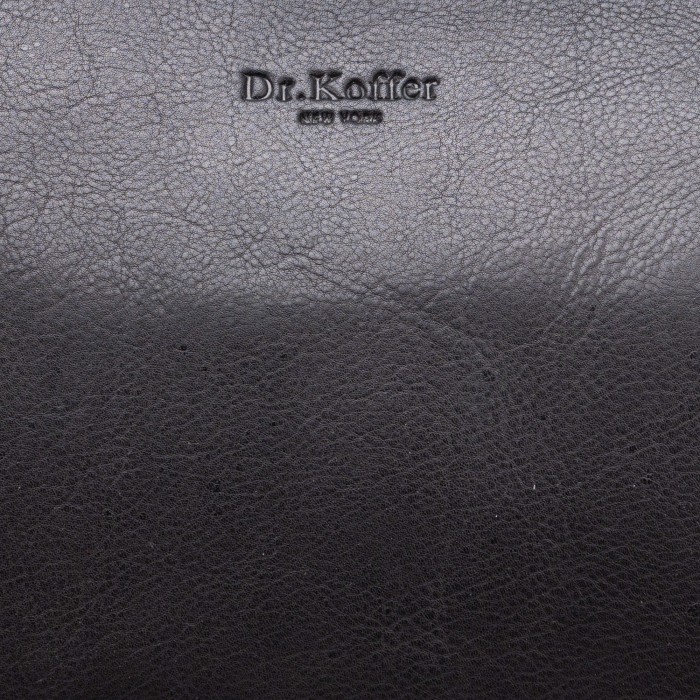 Товар черного цвета с внутренней стороны