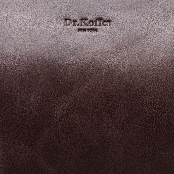 Товар коричневого цвета с внутренней стороны