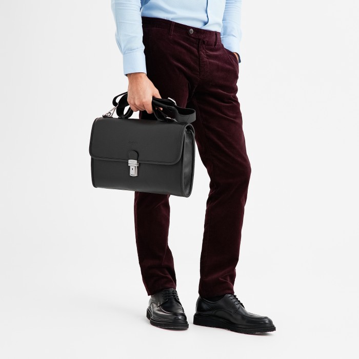 Товар черного цвета с внутренней стороны