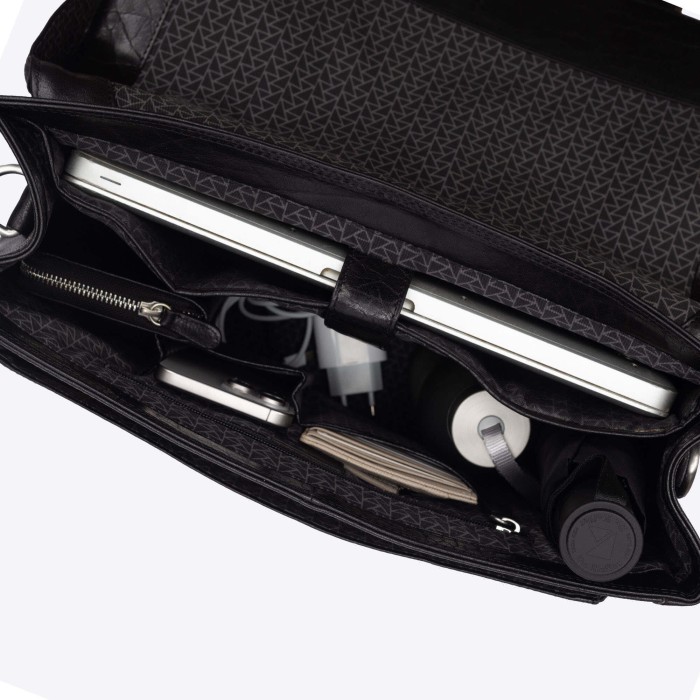 Товар черного цвета с внутренней стороны