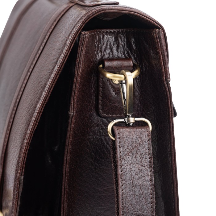 Товар коричневого цвета с внутренней стороны