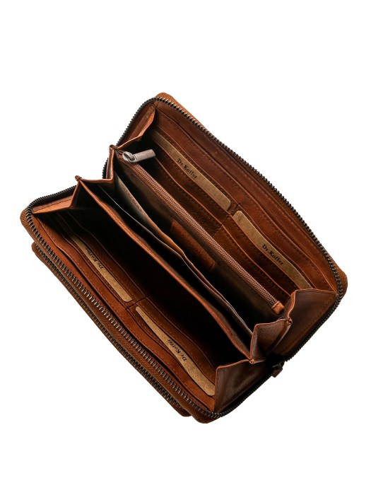 Товар коричневого цвета с внутренней стороны