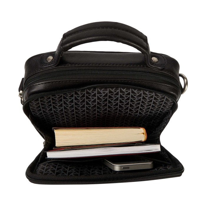 Товар черного цвета с внутренней стороны