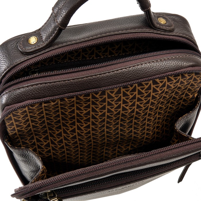 Товар коричневого цвета с внутренней стороны