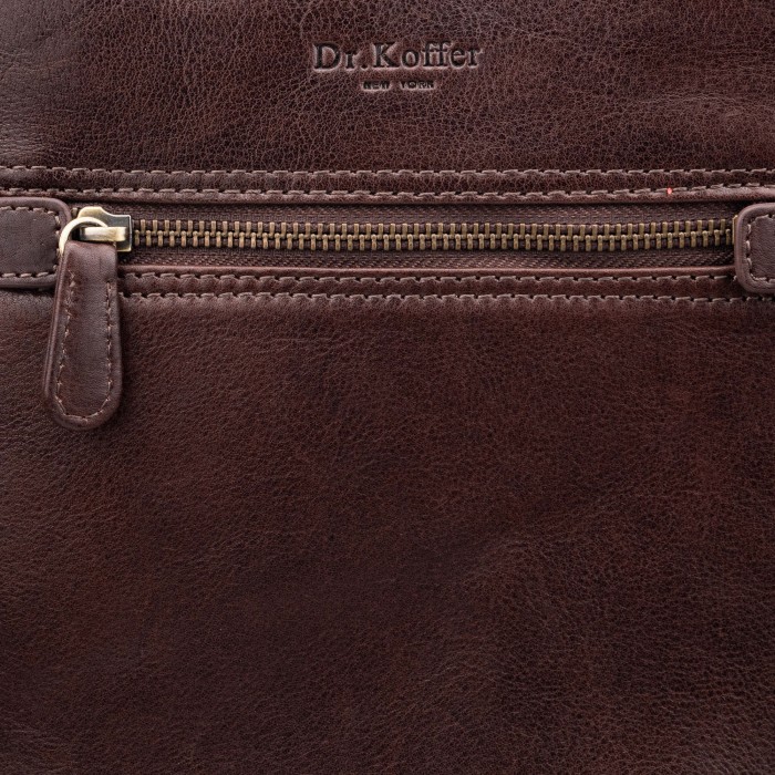 Товар коричневого цвета с внутренней стороны