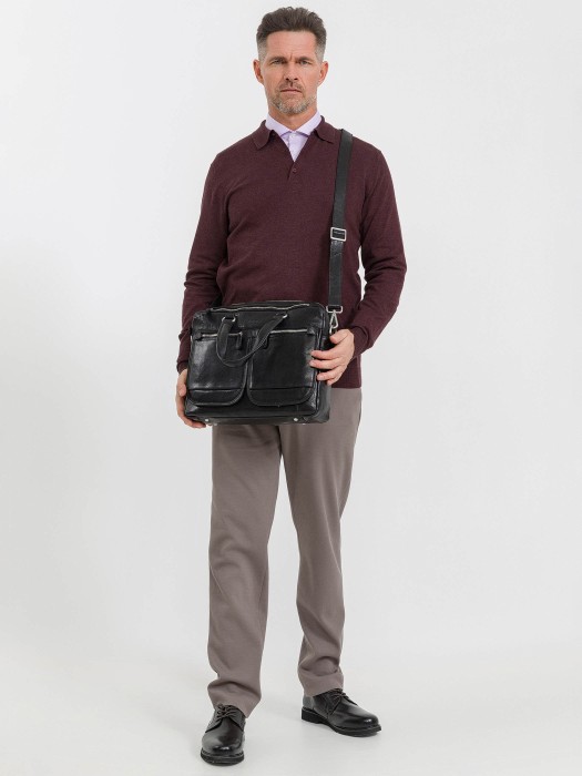 Товар черного цвета с внутренней стороны