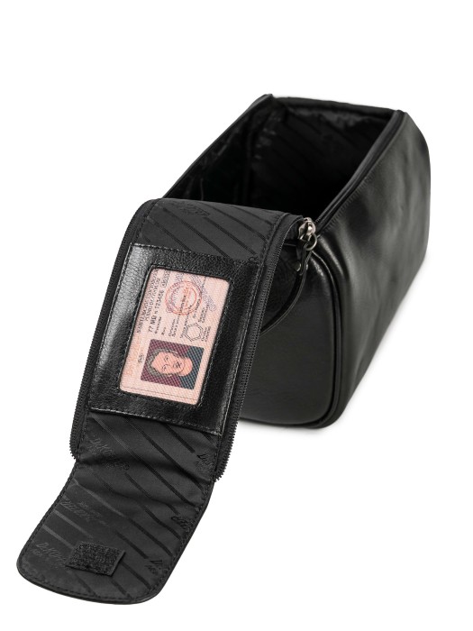 Товар черного цвета с внутренней стороны