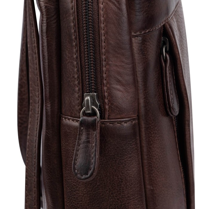 Товар коричневого цвета с внутренней стороны