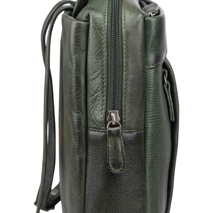 Товар зеленого цвета с внутренней стороны