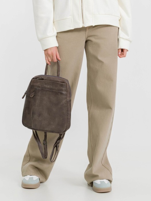 b402383-244-77 рюкзак для взрослого возраста с изнаночной стороны