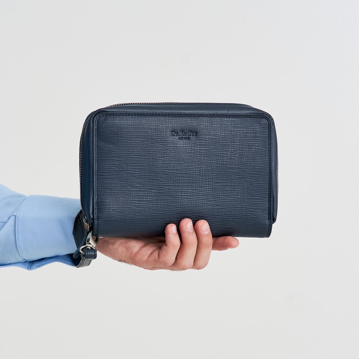 b402386-124-60 сумка-визитка от бренда dr.koffer вид слева