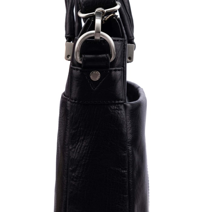 Товар черного цвета с внутренней стороны