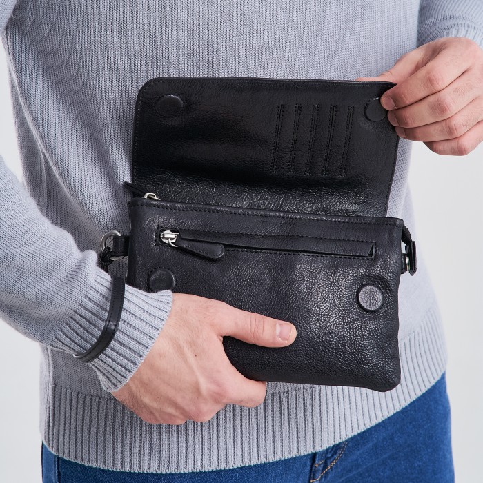 Товар черного цвета с внутренней стороны