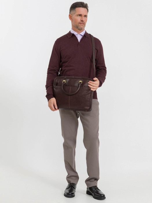 Товар коричневого цвета с внутренней стороны