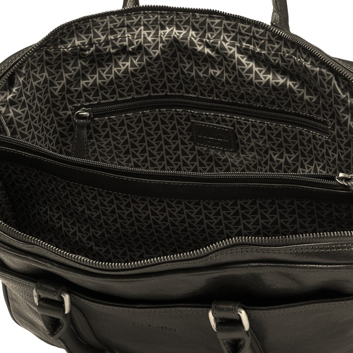 Товар черного цвета с внутренней стороны