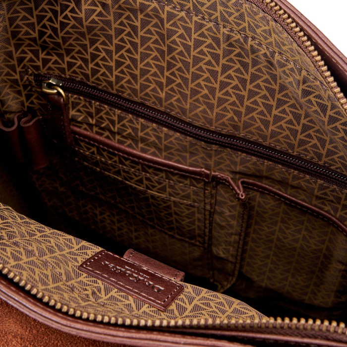 Товар коричневого цвета с внутренней стороны