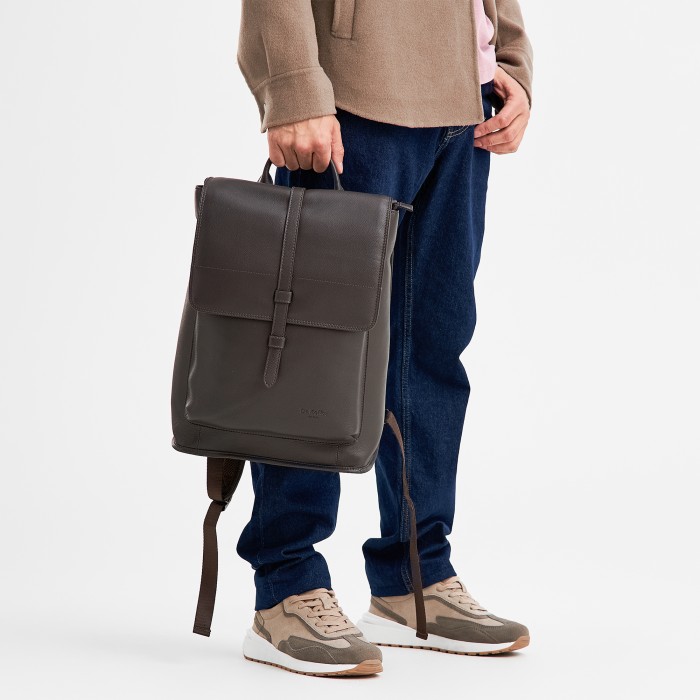 Товар коричневого цвета с внутренней стороны