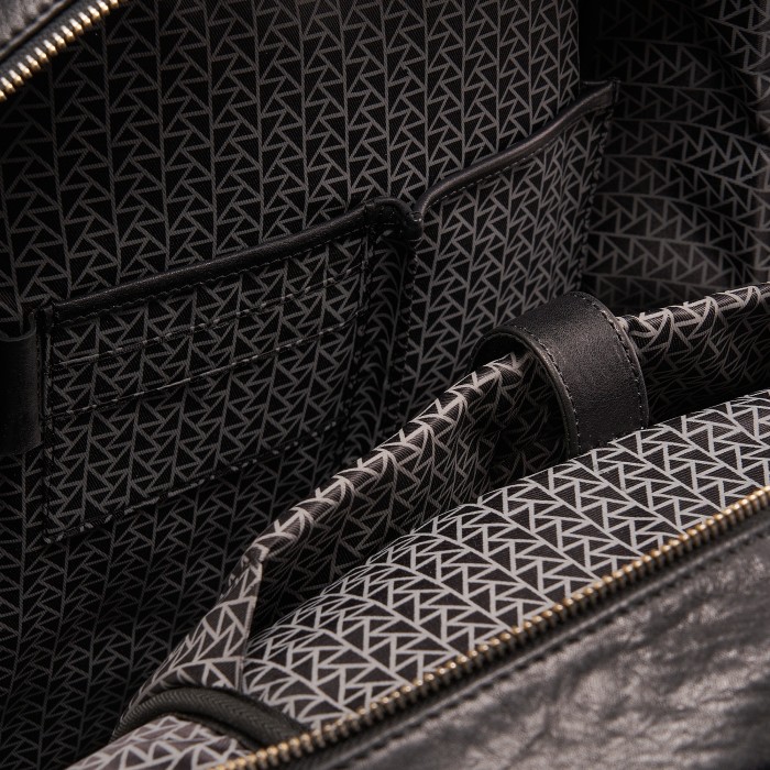 b402623-245-04 рюкзак от бренда dr.koffer вид слева