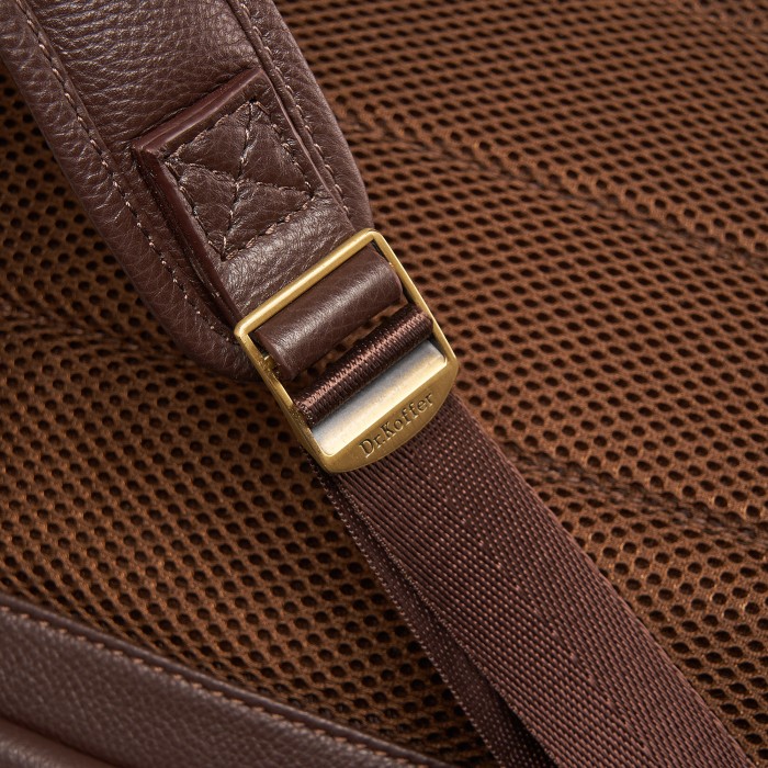 b402623-260-09 рюкзак от бренда dr.koffer вид слева