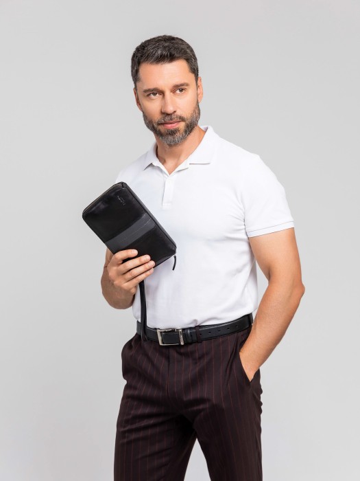 Товар черного цвета с внутренней стороны